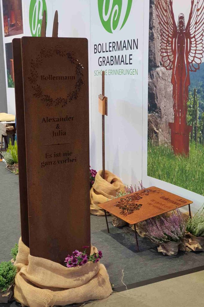 Metallene Grabmale stellt Bollermann Grabmale aus.